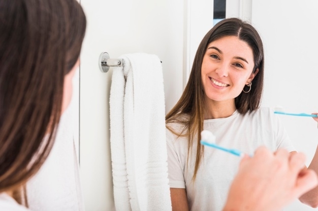 Pourquoi ai-je des pellicules à sourcils?